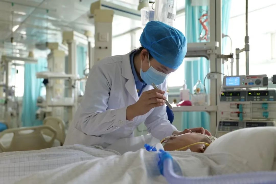 五一假期多数人悠闲，这群坚守岗位的追光者为何如此拼命？  第4张