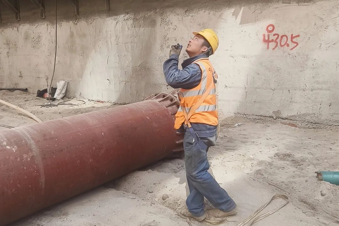 五一假期多数人悠闲，这群坚守岗位的追光者为何如此拼命？  第6张