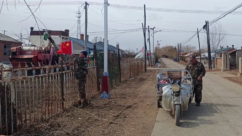五一期间福兴满族乡家家挂国旗！这凝聚力提升背后有何秘诀？  第2张