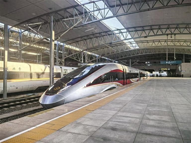 CR400BF-GS复兴号技术提升型智能动车组震撼上线，350公里时速引领高铁新时代