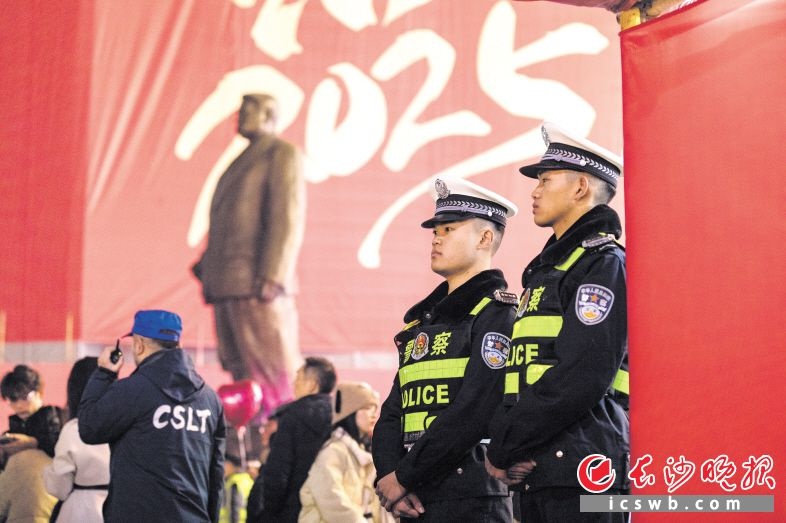 长沙跨年夜人潮汹涌却井然有序，18.5万人共庆元旦，安全管控无懈可击  第2张