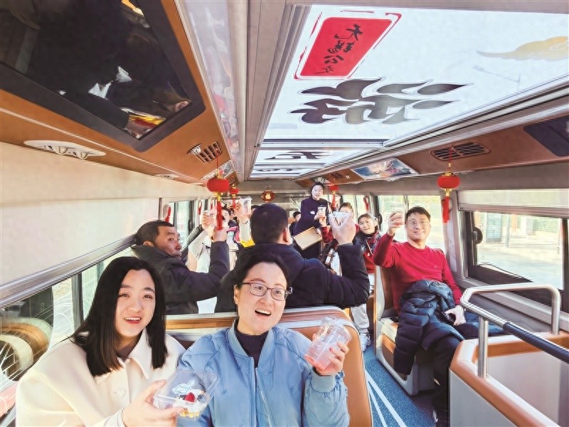 福禧巴士惊艳亮相锡城，财神派金币、非遗文化、风景名胜、特色美食一网打尽