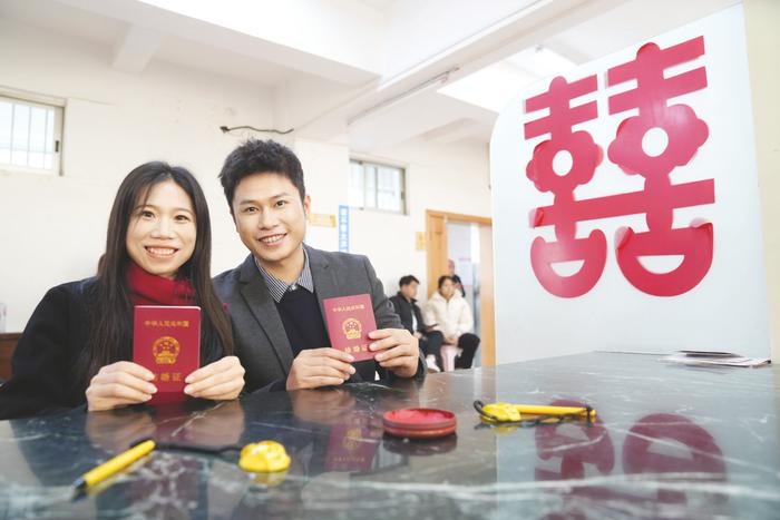 2025年南宁元旦盛况：阳光、婚礼、灯光秀，你不可错过的跨年瞬间  第4张