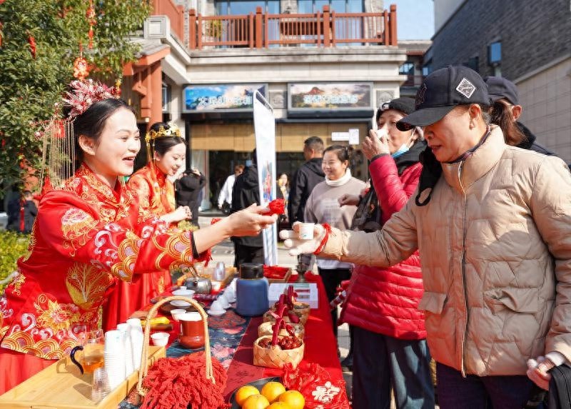 探秘武夷山水城：非遗文化与名优特产的完美融合，你不可错过的新春嘉年华  第1张