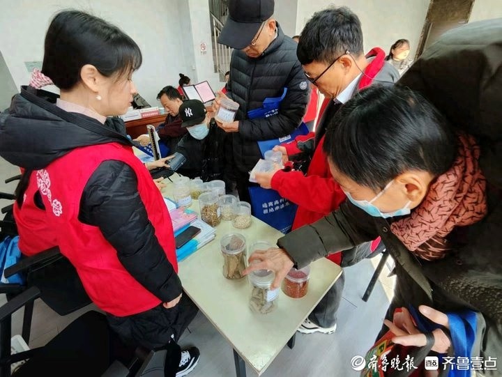 2024年济南社区科普活动揭秘：如何用简单方法识别真伪药品，守护家人健康