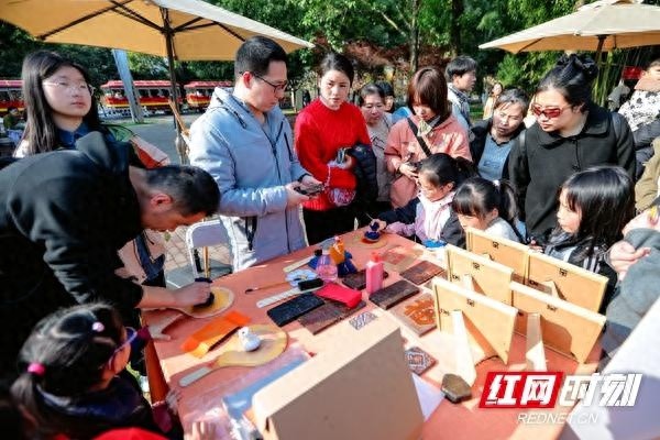 新年第一天,长株潭非遗系列活动引爆橘子洲,你体验了哪些传统技艺? 第1张 新年第一天,长株潭非遗系列活动引爆橘子洲,你体验了哪些传统技艺? 第1张