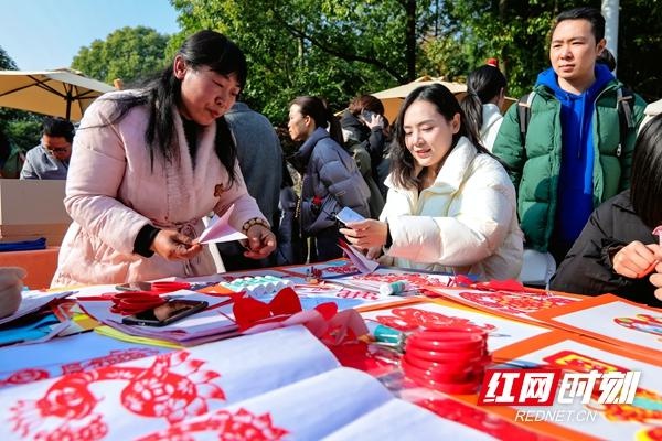 新年第一天,长株潭非遗系列活动引爆橘子洲,你体验了哪些传统技艺? 第3张 新年第一天,长株潭非遗系列活动引爆橘子洲,你体验了哪些传统技艺? 第3张