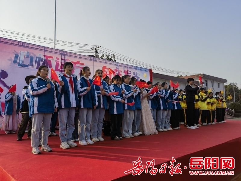 岳阳市外国语学校与西塘中学携手举办校园文化艺术节，1500多份爱心捐赠温暖人心  第3张