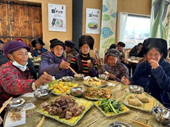 2025年银杏家园公益项目启动，为凉山州60位老人每月提供1200餐次，解决吃饭难问题