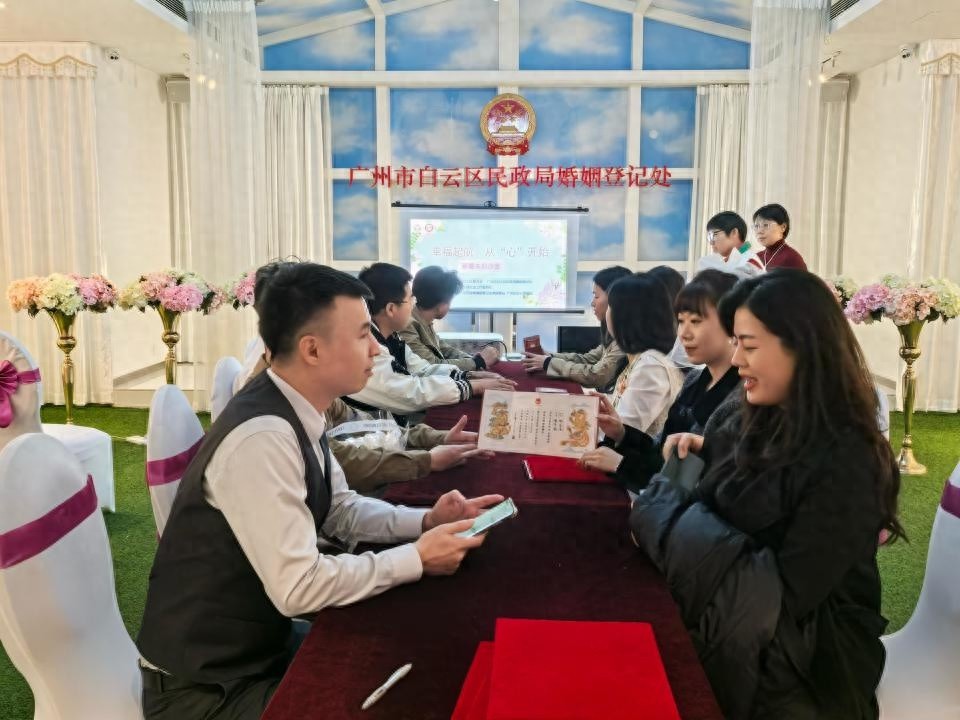 从甜蜜恋爱到幸福婚姻：15对新人如何开启人生新篇章？