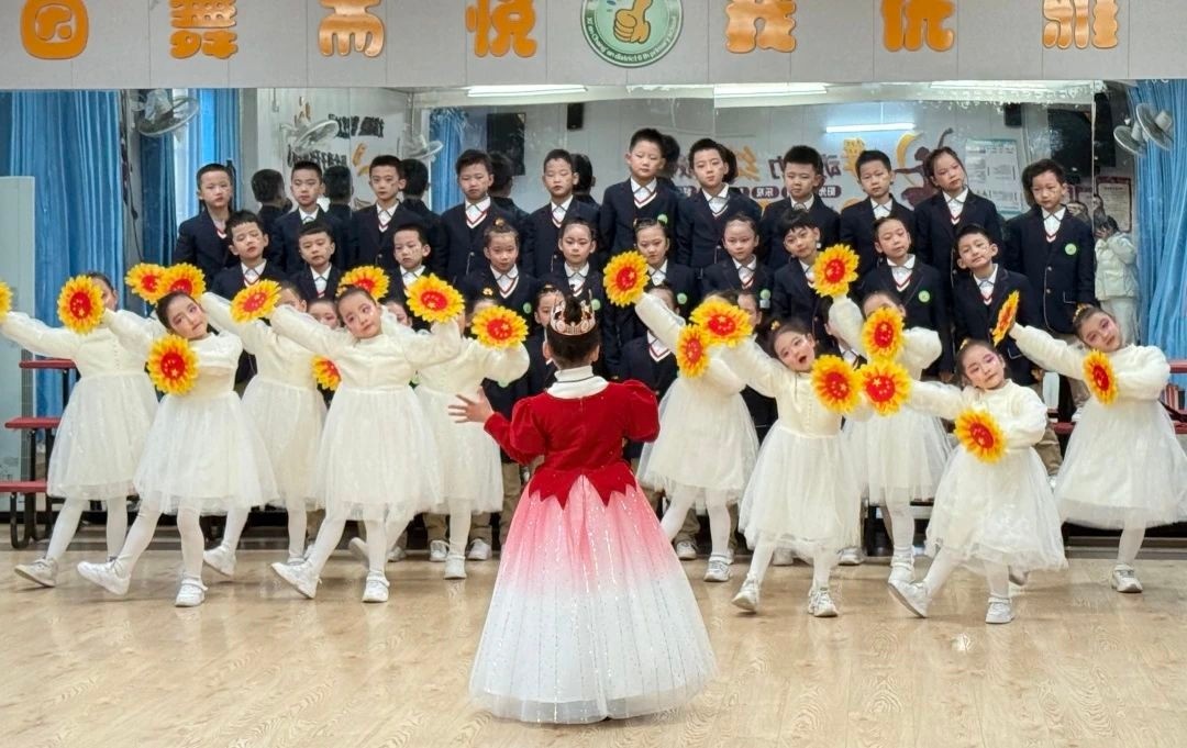 童心共筑中国梦，歌声飞扬迎元旦！长安区第六小学的这场合唱比赛为何如此震撼人心？  第4张