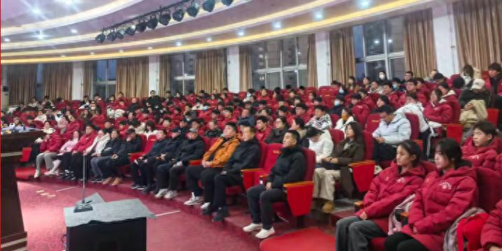 西安市育才中学田径队2024年总结表彰大会：他们是如何创造辉煌的？