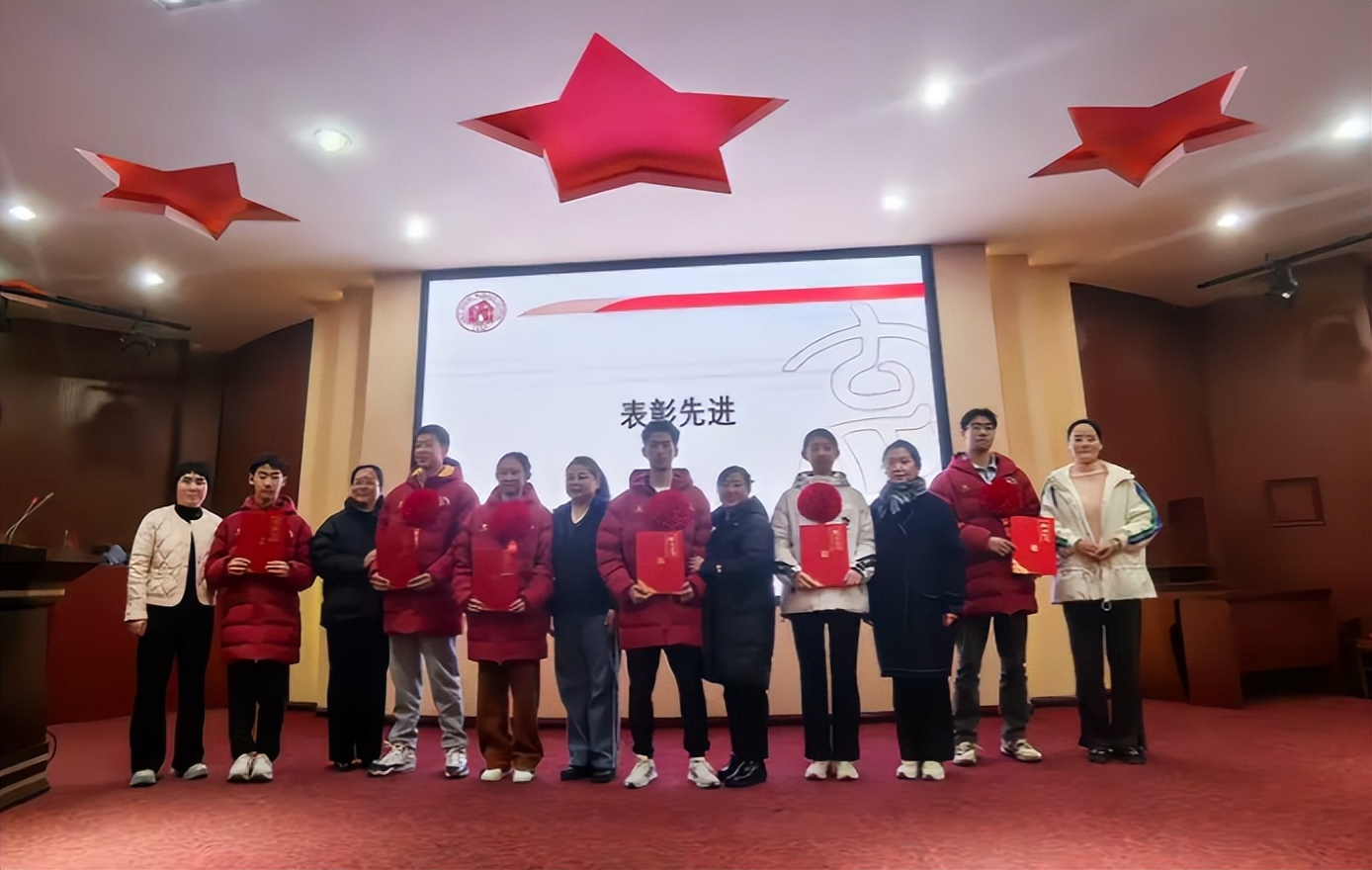 西安市育才中学田径队2024年总结表彰大会：他们是如何创造辉煌的？  第6张