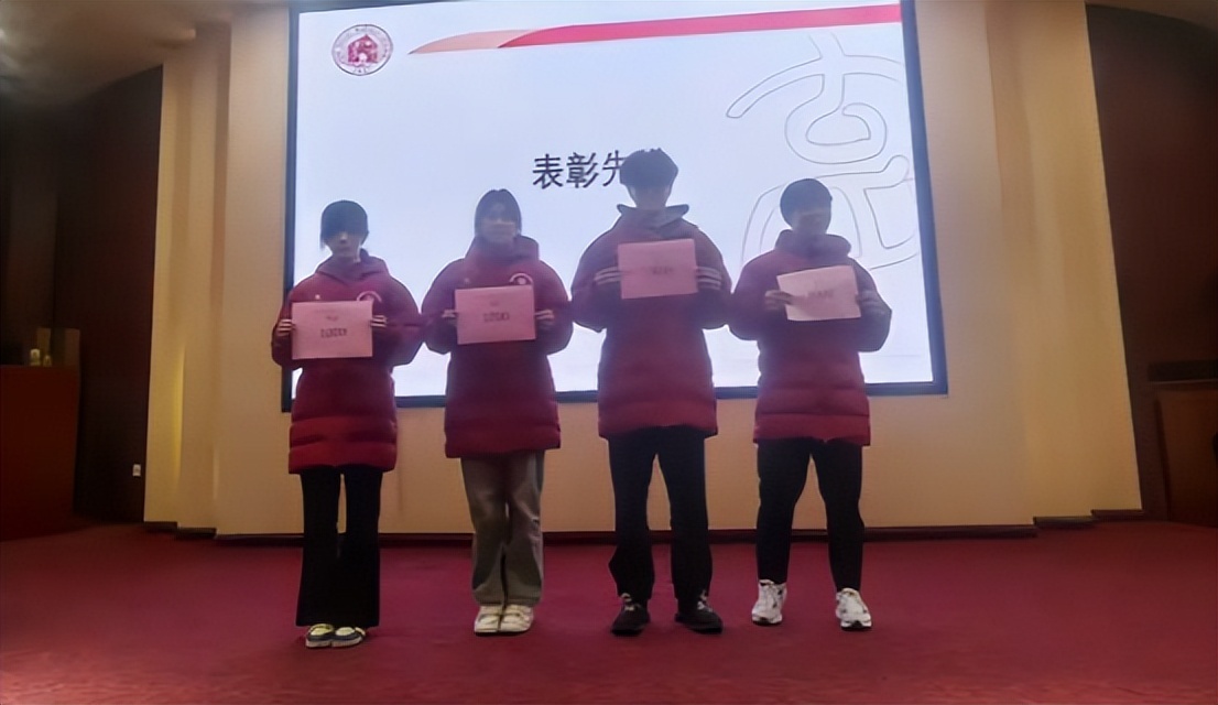 西安市育才中学田径队2024年总结表彰大会：他们是如何创造辉煌的？  第9张