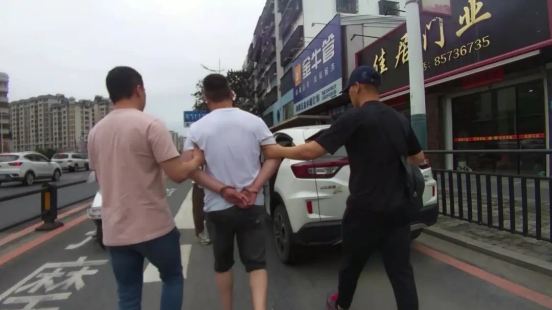 上海警方破获跨省买分卖分大案，37人落网！你的驾照安全吗？  第4张