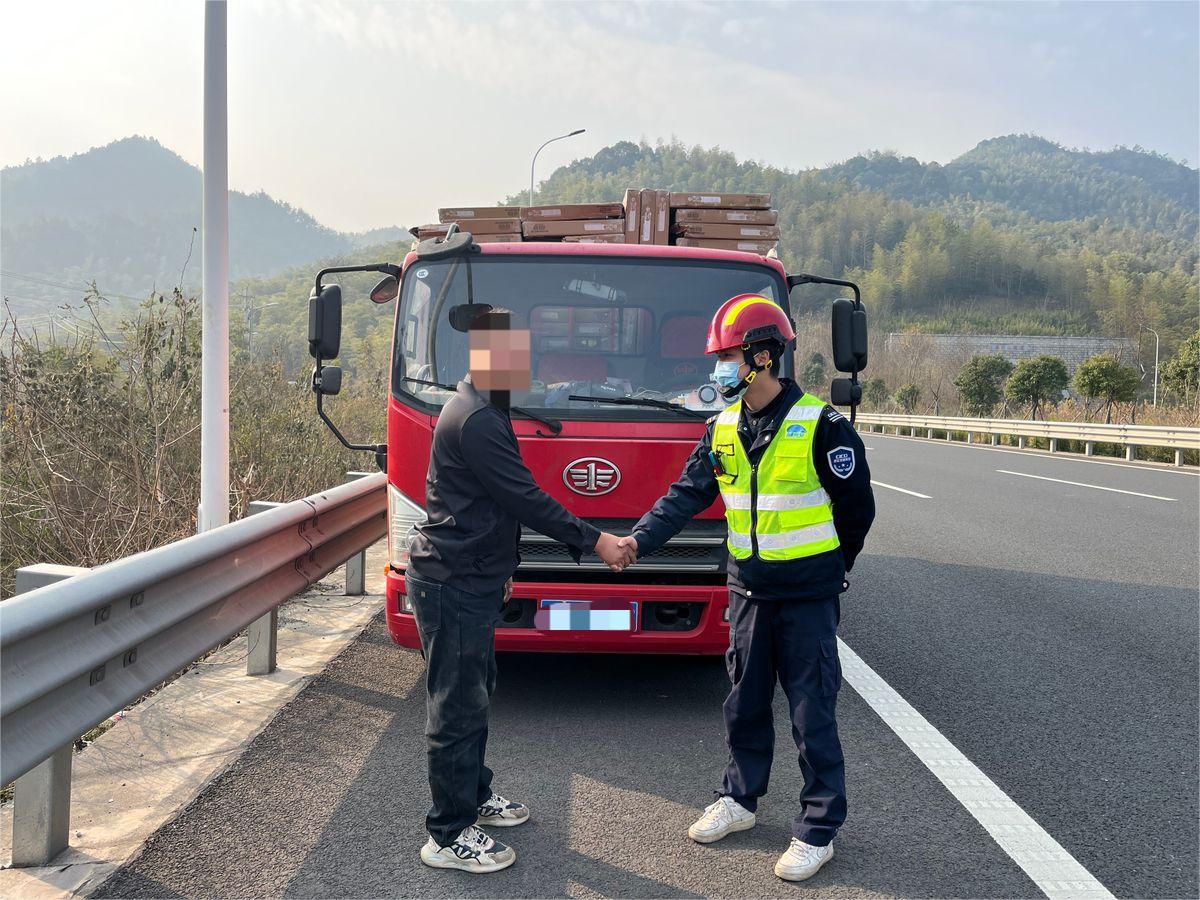 隧道惊现抛洒物,巡检员5分钟火速救援!他们是如何做到的? 第2张 隧道惊现抛洒物,巡检员5分钟火速救援!他们是如何做到的? 第2张