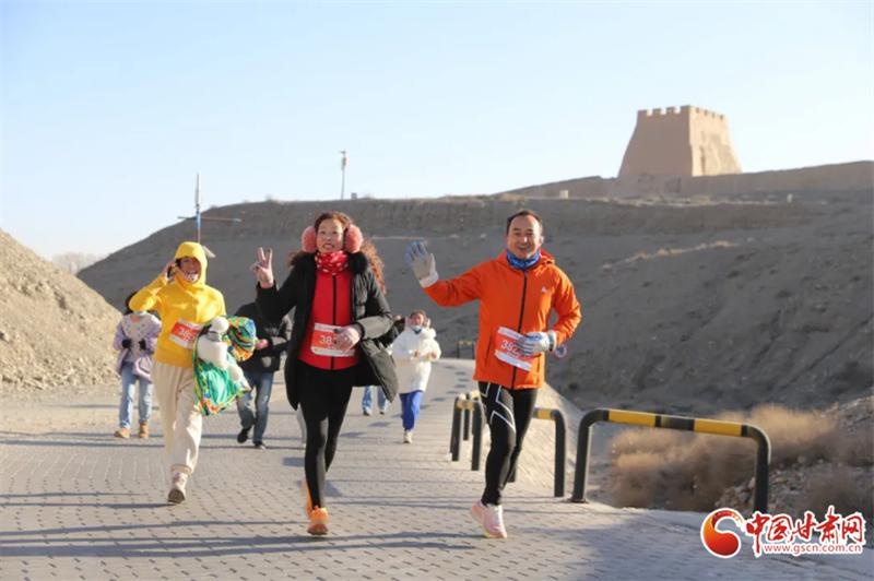 11039人齐聚嘉峪关，2025新年登高大会为何如此火爆？  第2张