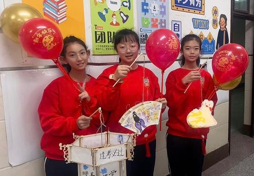 兰州八中初二（12）班如何用宫灯迎接2025年？这场主题班会太精彩了  第5张