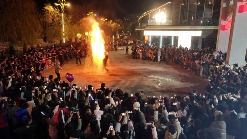 跨年夜安义龙津街，民俗欢歌如何点燃全场激情？