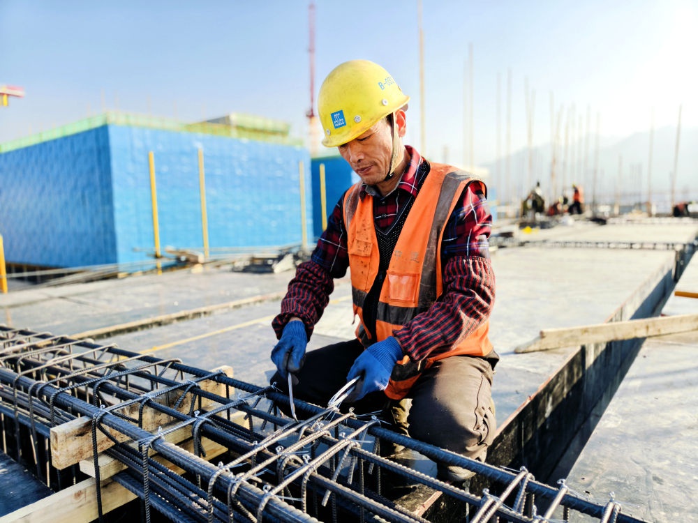 陕西高质量发展新篇章:2025年重点项目如何引领智能建造革命? 第2张 陕西高质量发展新篇章:2025年重点项目如何引领智能建造革命? 第2张