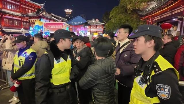 2025豫园灯会亮灯盛况空前！你准备好迎接这场视觉盛宴了吗？  第7张