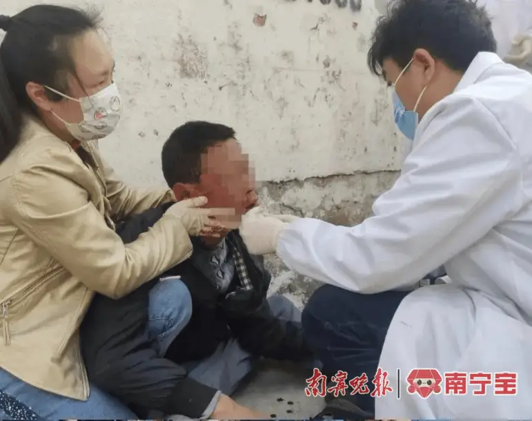 她为何能在危急时刻挺身而出？揭秘广西最美救护员蒋嘉榕的感人故事  第1张