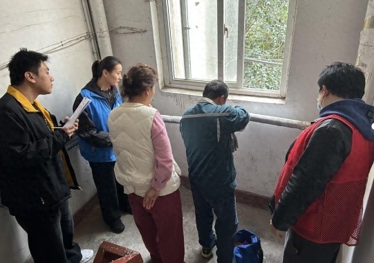 寒冬来袭，你家暖气够暖吗？网格员入户排查，温暖过冬有保障
