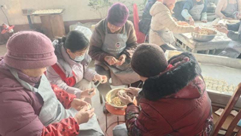 济宁高新区王因街道如何用饺子宴温暖老年人心？2025新年敬老活动大揭秘  第1张