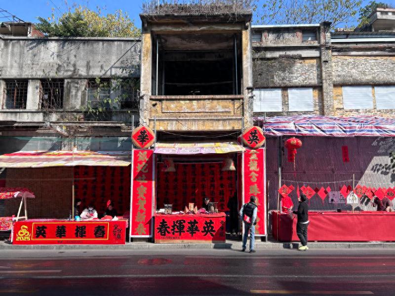 佛山挥春街年味浓，为何吸引游客驱车百里前来祈福？