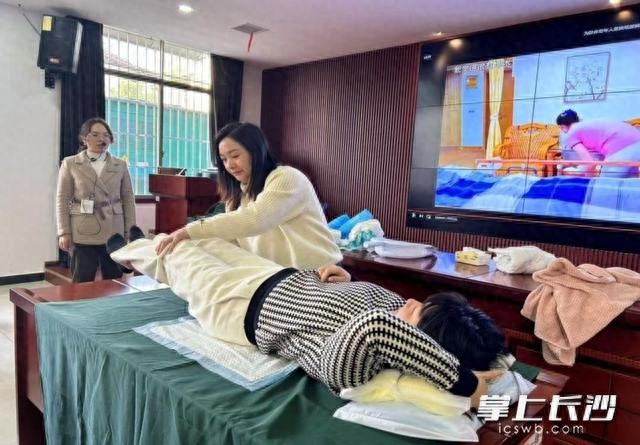 望城区失能老人照护培训大揭秘！你还在为家中老人手足无措吗？