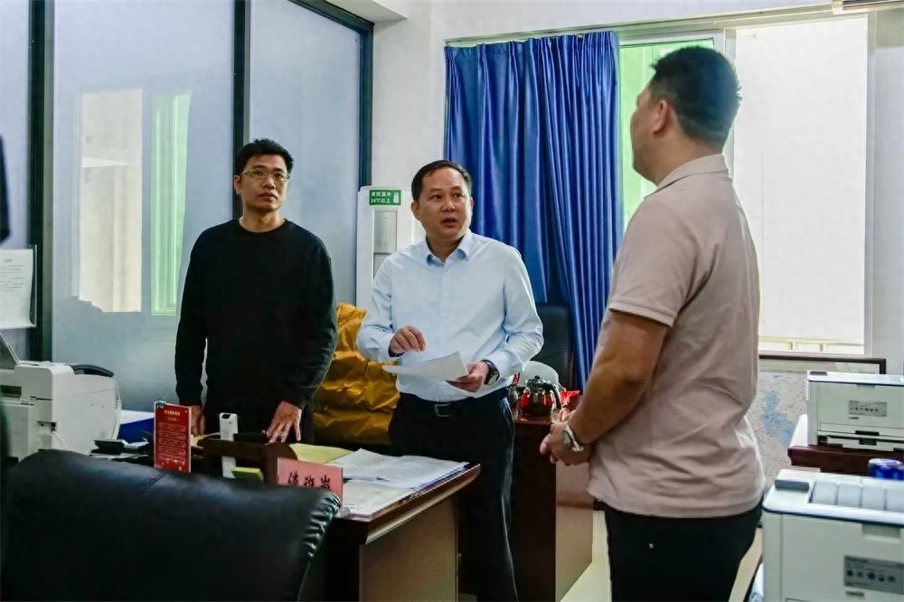 县长春节慰问一线值守人员！背后有何深意？