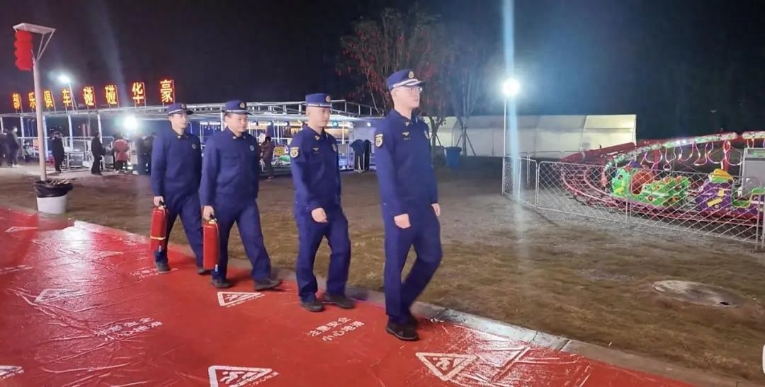过年蒲江热闹非凡！但消防员坚守一线为哪般？  第1张