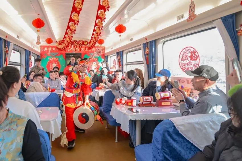火车上也能体验非遗文化？K132次列车带你感受不一样的春运  第2张