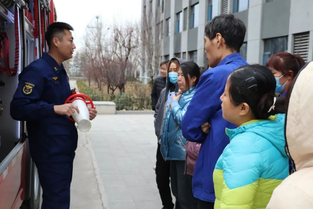 春节将至，消防员坚守岗位：百姓过节他们‘过关’，你知道吗?  第3张