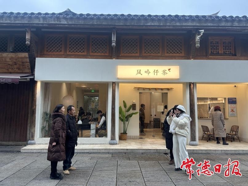 春节假期常德河街:天气不佳热情不减!文明风景线你看到了吗? 第2张 春节假期常德河街:天气不佳热情不减!文明风景线你看到了吗? 第2张