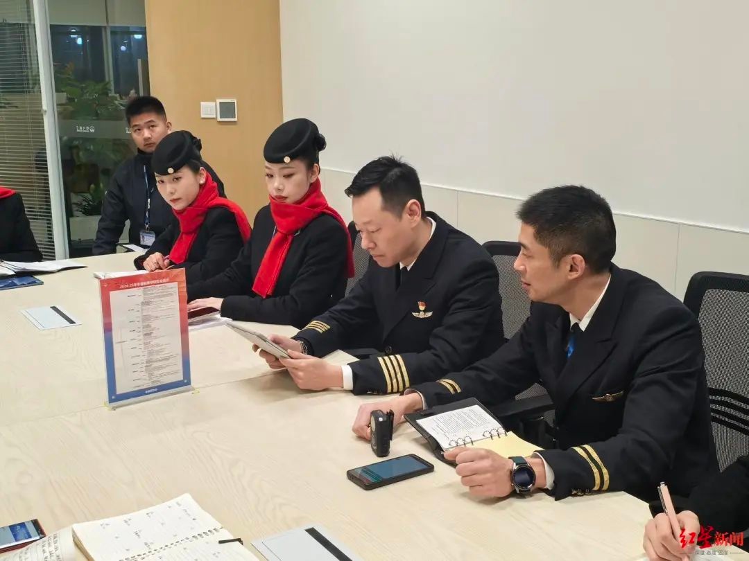 大年初二众人团圆，他为何坚守岗位执飞悉尼？!  第2张
