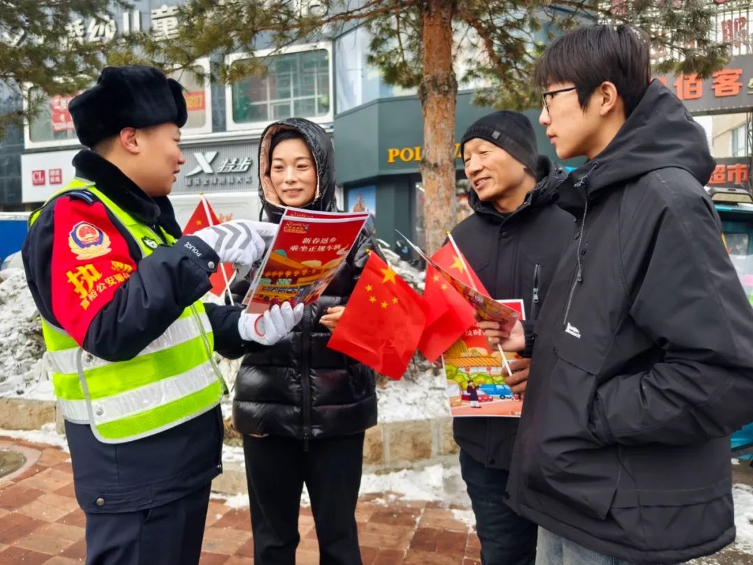 春节返程高峰将至，民警坚守岗位为哪般?  第2张