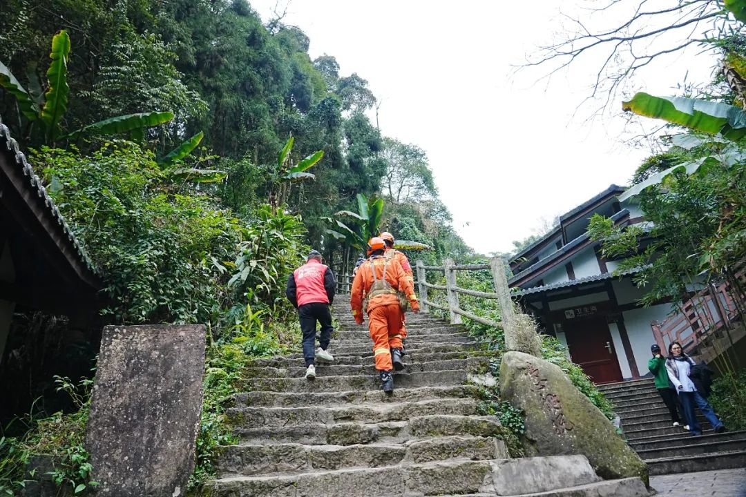新春佳节,他们为何依然坚守在森林防火第一线?揭秘甘孜州森林消防支队的春节守护行动 第2张 新春佳节,他们为何依然坚守在森林防火第一线?揭秘甘孜州森林消防支队的春节守护行动 第2张