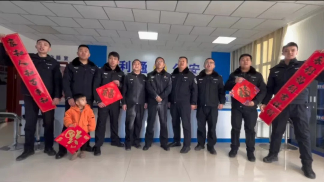 除夕夜邻里因烟花争执，辅警如何巧妙化解危机？  第2张