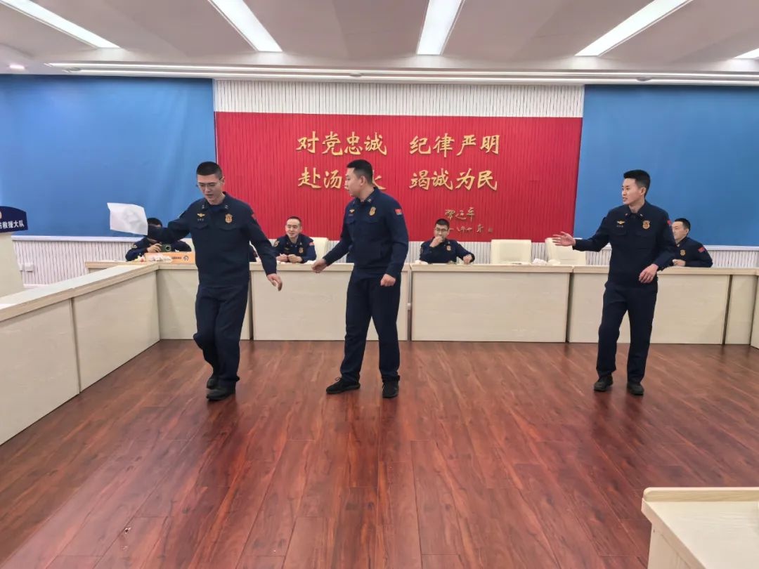 齐齐哈尔消防指战员如何用大红灯笼和春联迎接新春？他们的年味有多浓  第12张