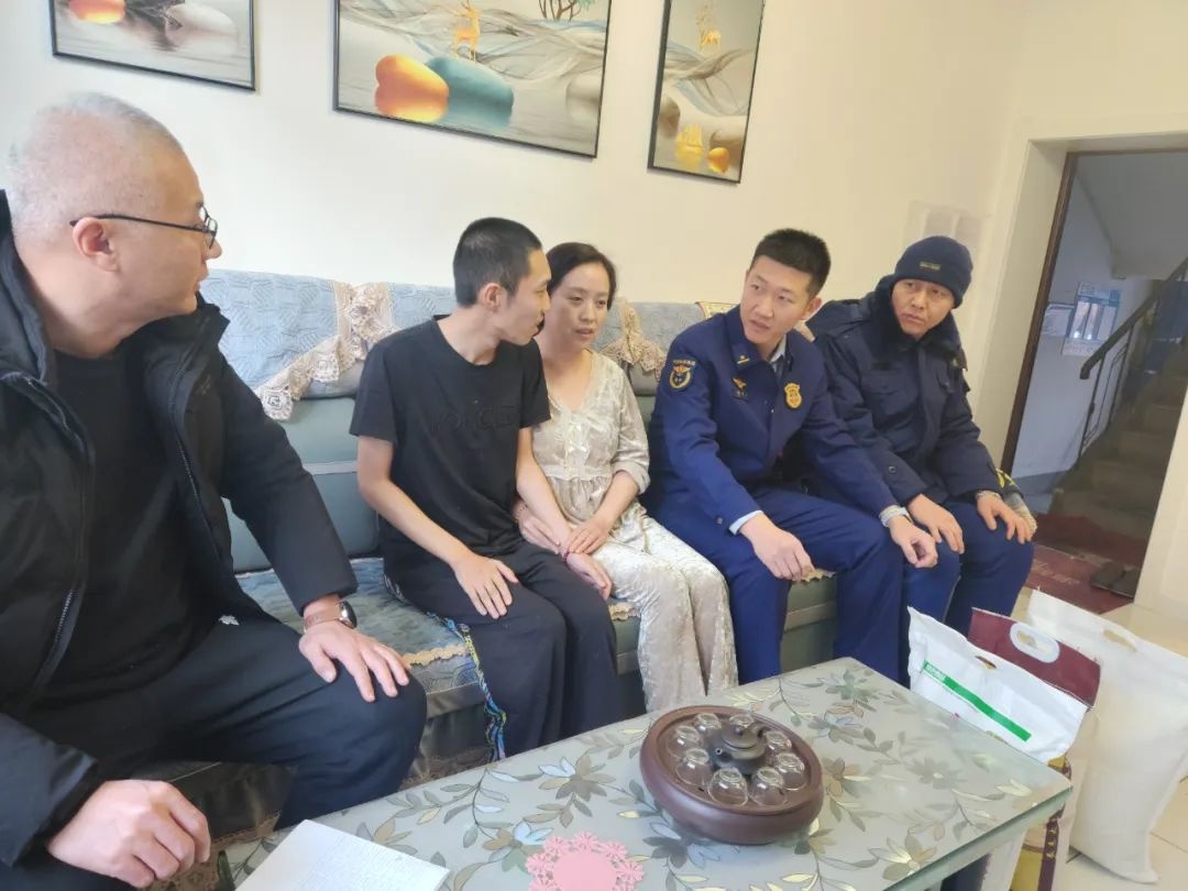 齐齐哈尔消防指战员如何用大红灯笼和春联迎接新春？他们的年味有多浓  第4张