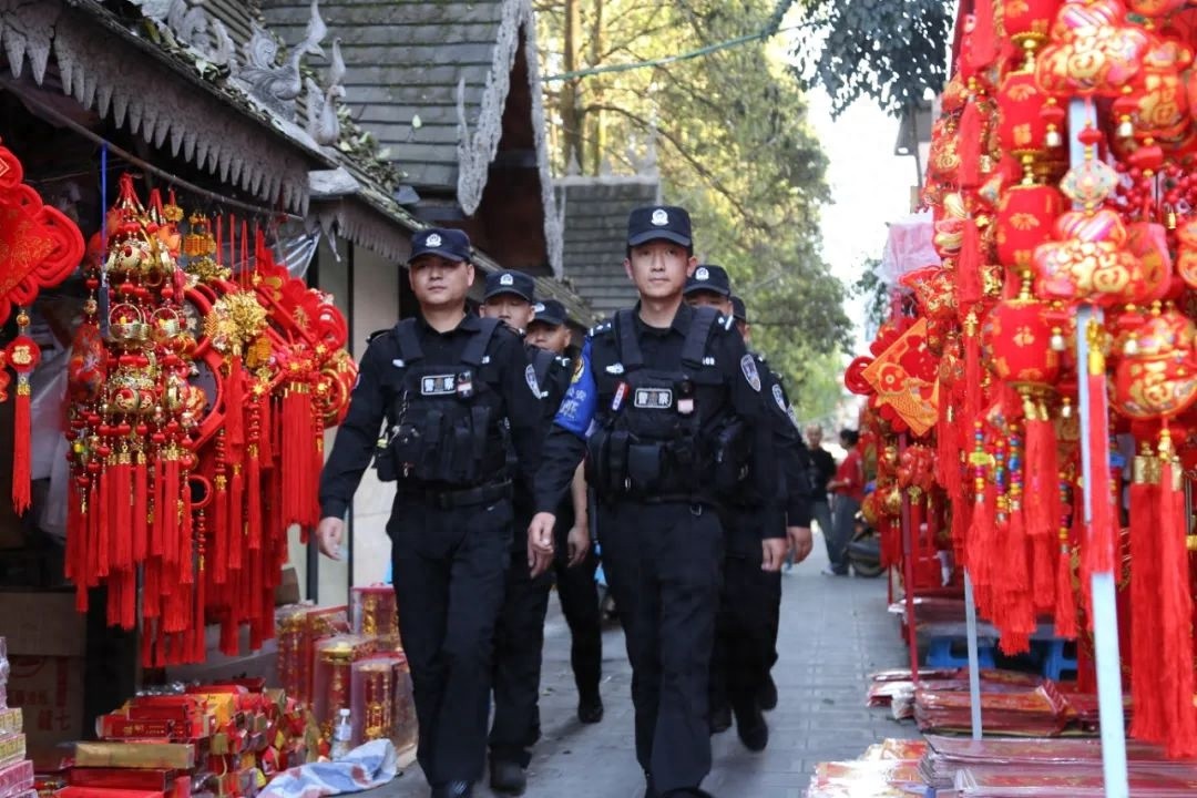 春节团圆夜,谁在守护我们的平安?人民警察的坚守让人泪目 第1张 春节团圆夜,谁在守护我们的平安?人民警察的坚守让人泪目 第1张