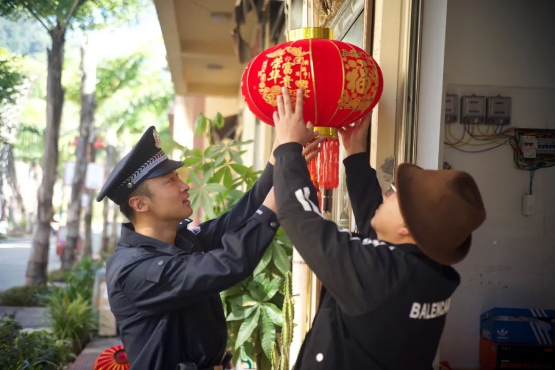 春节团圆夜,谁在守护我们的平安?人民警察的坚守让人泪目 第6张 春节团圆夜,谁在守护我们的平安?人民警察的坚守让人泪目 第6张