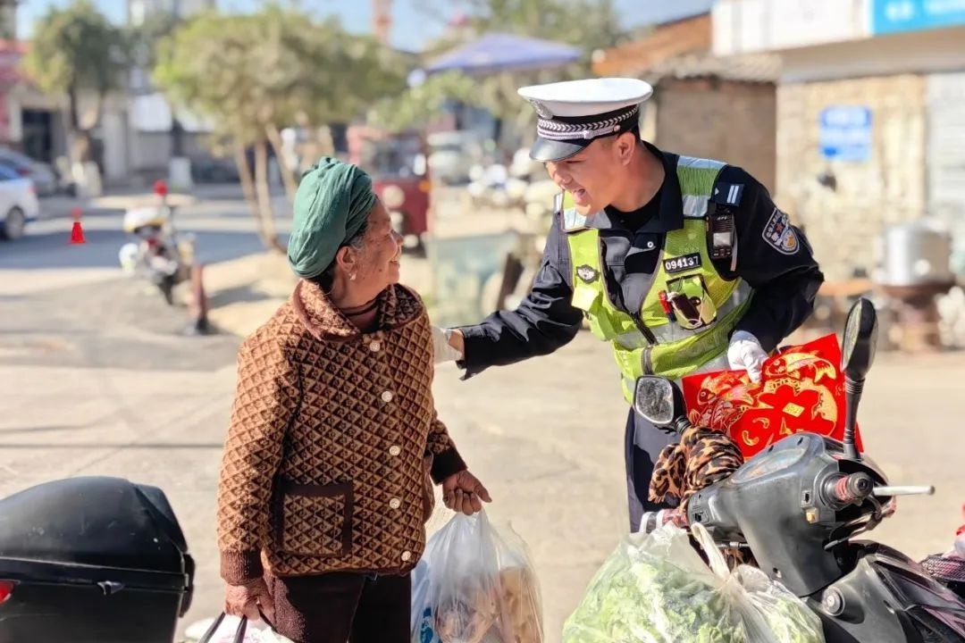 春节团圆夜,谁在守护我们的平安?人民警察的坚守让人泪目 第7张 春节团圆夜,谁在守护我们的平安?人民警察的坚守让人泪目 第7张