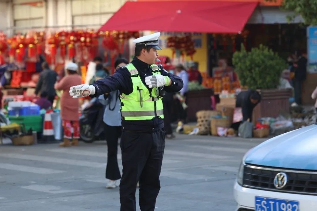 春节团圆夜,谁在守护我们的平安?人民警察的坚守让人泪目 第9张 春节团圆夜,谁在守护我们的平安?人民警察的坚守让人泪目 第9张
