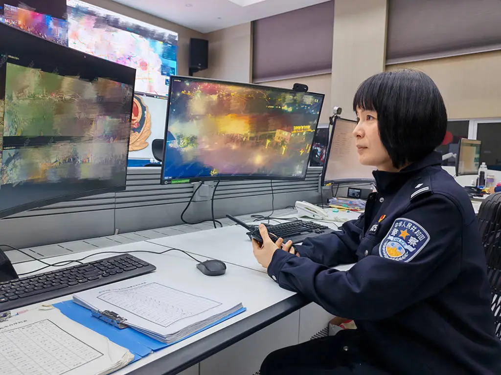 民警联合16万志愿者监管烟花爆竹燃放！他们如何守护清新年味？