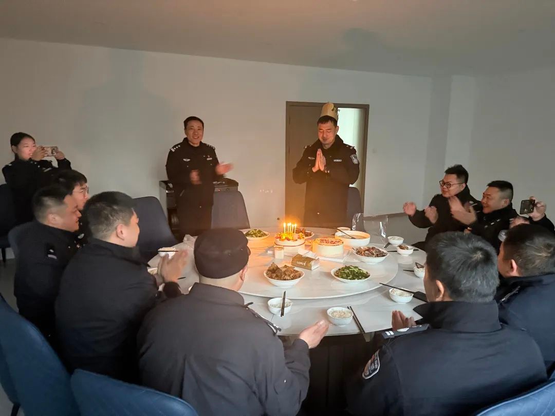 新警在蛇年新春值班：不能团聚值不值? 他们用坚守作答!  第2张