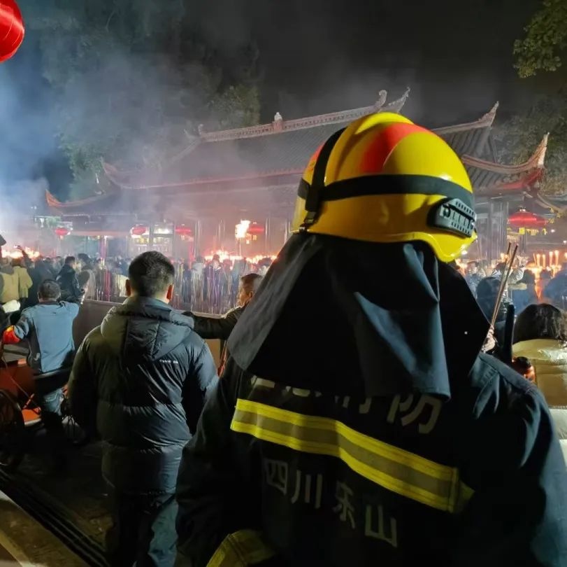 春节峨眉山消防员坚守一线，他们如何守护数万游客的安全？  第12张
