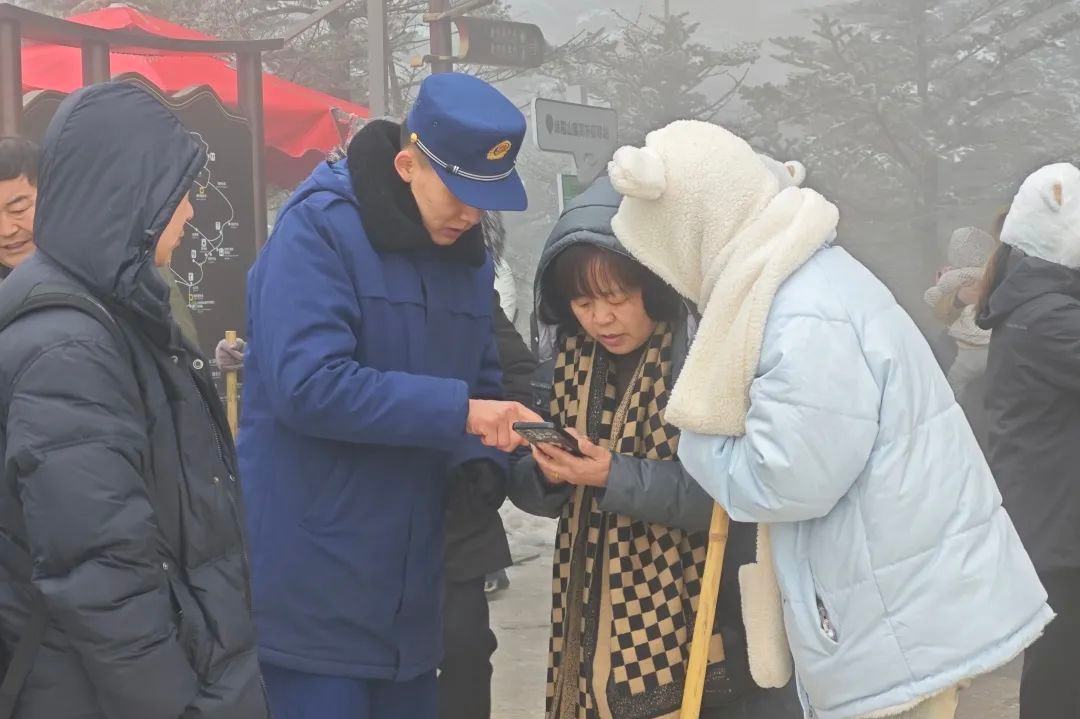 春节峨眉山消防员坚守一线，他们如何守护数万游客的安全？  第10张