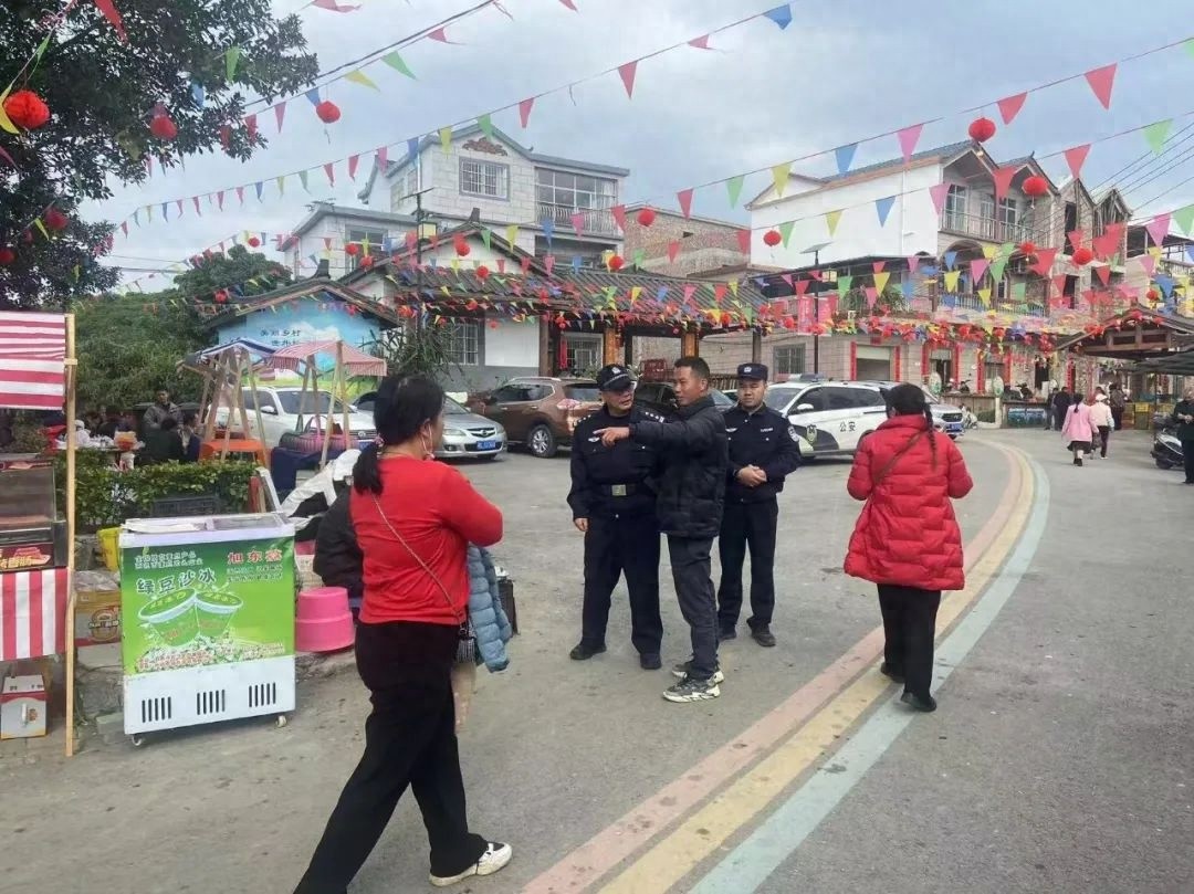 春节团圆时，他们为何坚守岗位？右江公安的默默付出  第1张